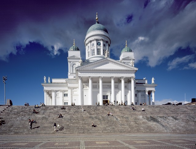 Tuomiokirkko suoraan edestä, Hemmilä