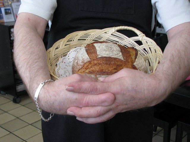 Kädet ja leipä 004