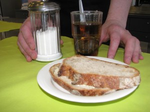 Teetä ja leipää Hermannissa