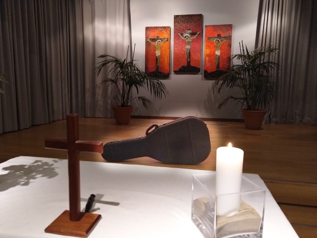 Kitara ristin juurella-01